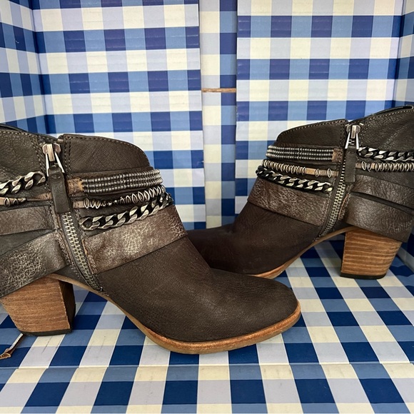 Dolce Vita Women’s Yasmina Size 8 Ankle Bootie - Picture 5 of 11